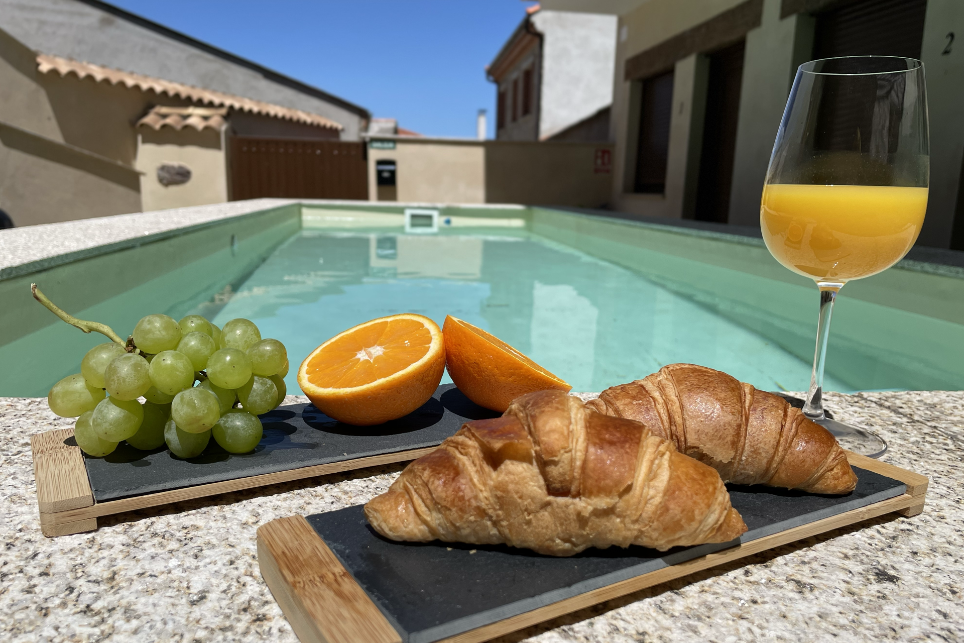 En LA MILLA RURAL arranca la temporada de piscina para tu escapada rural a la Sierra de Francia